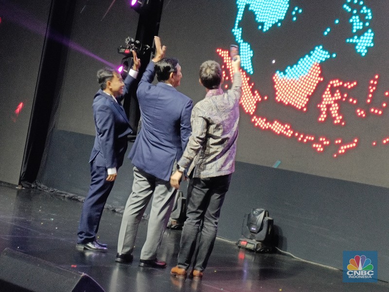 Menko Perekonomian Airlangga Hartarto (Kanan) menerima kunjungan CEO TikTok Shou Zi Chew di Kantor Kemenko Perekonomian. Ist Menko Perekonomian Airlangga Hartarto (Kanan) menerima kunjungan CEO TikTok Shou Zi Chew di Kantor Kemenko Perekonomian. Ist