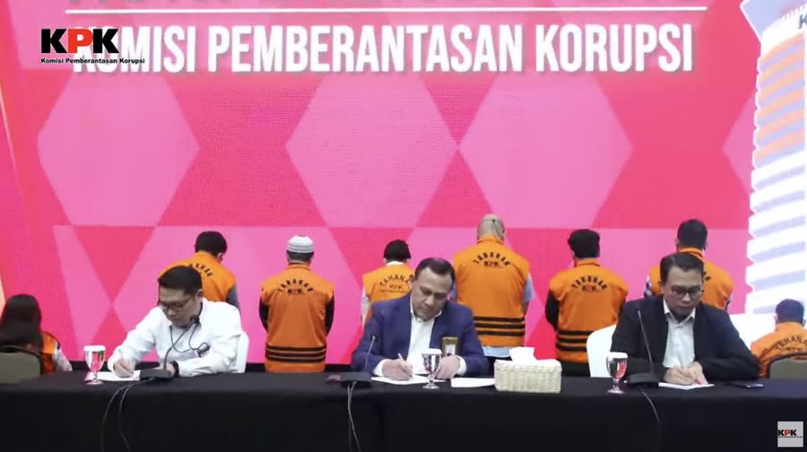 KONFERENSI PERS PENAHANAN TERSANGKA DUGAAN TPK TERKAIT PEMBAYARAN TUNJANGAN KINERJA PEGAWAI DI KEMENTERIAN ESDM. (Tangkapan Layar Youtube KPK RI)