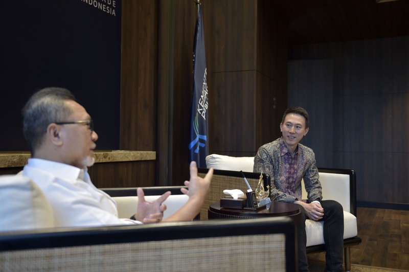 Menko Perekonomian Airlangga Hartarto (Kanan) menerima kunjungan CEO TikTok Shou Zi Chew di Kantor Kemenko Perekonomian. Ist Menko Perekonomian Airlangga Hartarto (Kanan) menerima kunjungan CEO TikTok Shou Zi Chew di Kantor Kemenko Perekonomian. Ist