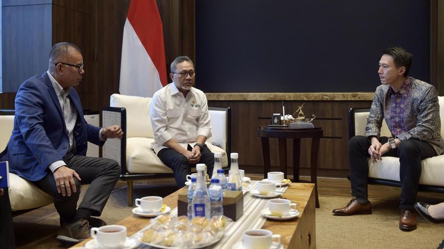 Menteri Perdagangan, Zulkifli Hasan menerima kunjungan Chief Executive Officer (CEO) TikTok, Shou Zi Chew di Kantor Kementerian Perdagangan, Jakarta, Rabu (14 Juni). (Dok: Kemendag)