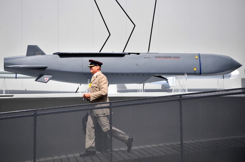 Rudal jelajah Storm Shadow buatan salah satu negara anggota Pakta Pertahanan Atlantik Utara (NATO), Inggris, menjadi perbincangan usai diduga menewaskan jenderal Rusia Sergei Goryachev. (AP/CPL PAUL SAXBY)