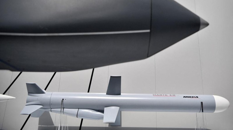 Rudal jelajah Storm Shadow buatan salah satu negara anggota Pakta Pertahanan Atlantik Utara (NATO), Inggris, menjadi perbincangan usai diduga menewaskan jenderal Rusia Sergei Goryachev. (AP/CPL PAUL SAXBY)