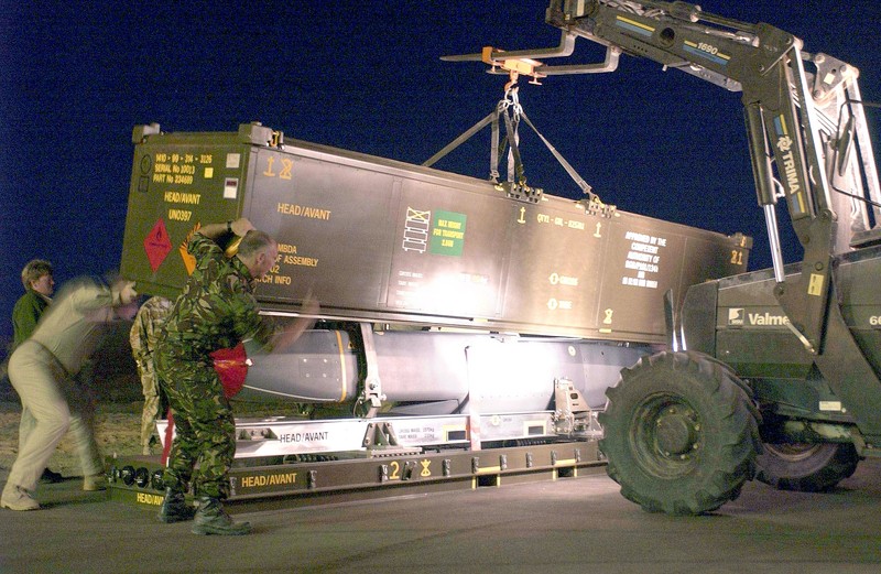 Rudal jelajah Storm Shadow buatan salah satu negara anggota Pakta Pertahanan Atlantik Utara (NATO), Inggris, menjadi perbincangan usai diduga menewaskan jenderal Rusia Sergei Goryachev. (AP/CPL PAUL SAXBY)