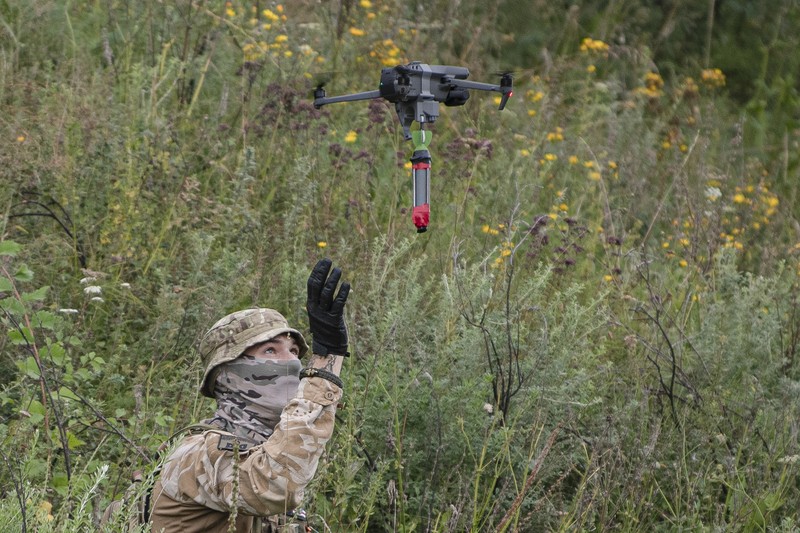 Tentara sukarelawan mengikuti pelatihan di luar Kyiv, Ukraina, Sabtu, 17 September 2022. Beberapa sukarelawan mendaftar untuk bergabung dengan unit Chechnya yang berperang bersama militer Ukraina. Tentara sukarelawan mengikuti pelatihan di luar Kyiv, Ukraina, Sabtu, 17 September 2022. Beberapa sukarelawan mendaftar untuk bergabung dengan unit Chechnya yang berperang bersama militer Ukraina. (File Foto - AP Photo/Andrew Kravchenko)