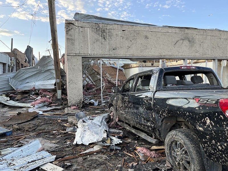 Tornado dahsyat menerjang kota di Texas utara, Amerika Serikat dan menyebabkan kehancuran. (AP/Rand McDonald) Tornado dahsyat menerjang kota di Texas utara, Amerika Serikat dan menyebabkan kehancuran. (AP/Rand McDonald)
