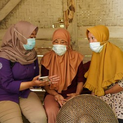 Pinjol Ibu-Ibu Desa Dapat Duit Rp 1,4 Triliun dari Amerika