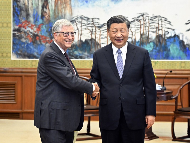 Dalam foto yang dirilis oleh Kantor Berita Xinhua China ini, Bill Gates, kiri, bertemu dengan Presiden China Xi Jinping di Beijing, Jumat, 16 Juni 2023. Dalam foto yang dirilis oleh Kantor Berita Xinhua China ini, Bill Gates, kiri, bertemu dengan Presiden China Xi Jinping di Beijing, Jumat, 16 Juni 2023. Co-founder Microsoft Bill Gates telah bertemu dengan Presiden China Xi Jinping hanya beberapa hari setelah berkunjung ke Beijing oleh CEO Tesla Elon Musk. CCTV penyiar negara menunjukkan Xi mengatakan dia senang melihat Gates, yang dia sebut sebagai