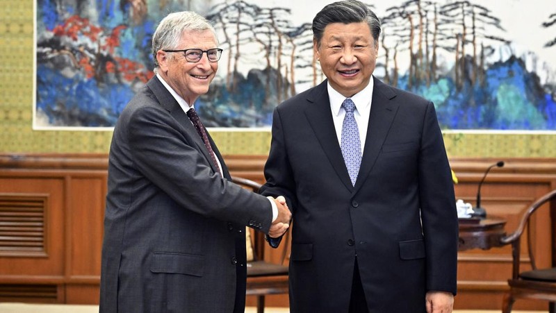 Dalam foto yang dirilis oleh Kantor Berita Xinhua China ini, Bill Gates, kiri, bertemu dengan Presiden China Xi Jinping di Beijing, Jumat, 16 Juni 2023. Co-founder Microsoft Bill Gates telah bertemu dengan Presiden China Xi Jinping hanya beberapa hari setelah berkunjung ke Beijing oleh CEO Tesla Elon Musk. CCTV penyiar negara menunjukkan Xi mengatakan dia senang melihat Gates, yang dia sebut sebagai 