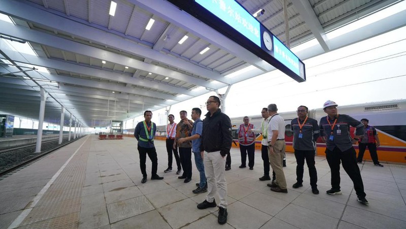 Kereta Api Cepat Jakarta Bandung terus meningkatkan laju uji cobanya dimana saat ini kecepatannya sudah mencapai 300 kilometer per jam. (Dok. KCIC)