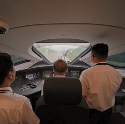 Rekor Pecah! Jakarta-Bandung 20 Menit dengan Kereta Cepat