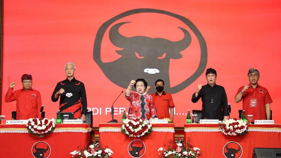 Megawati Didampingi Prananda Prabowo dan Ganjar Pranowo Saat Hadiri Konsolidasi PDIP Bali. (Dok. PDIP)