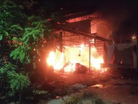 Beringas! Penampakan Rumah Menteri India Hangus Dibakar Massa