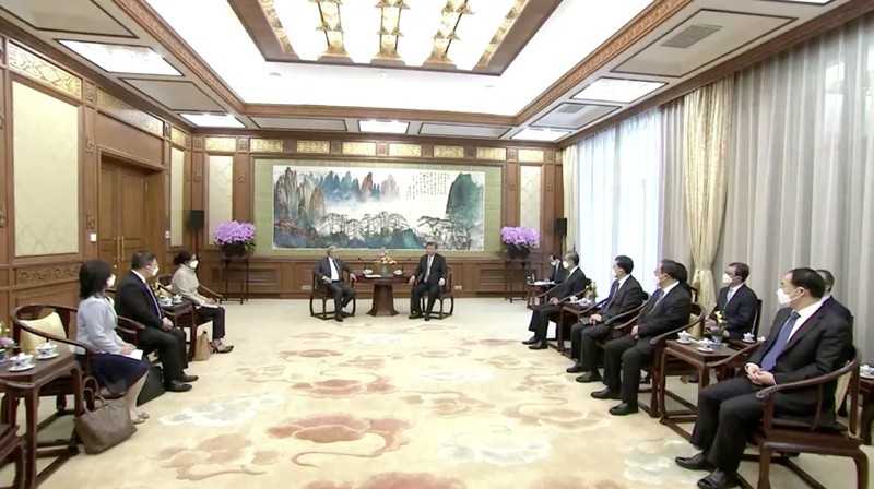 Dalam foto yang dirilis oleh Kantor Berita Xinhua China ini, Bill Gates, kiri, bertemu dengan Presiden China Xi Jinping di Beijing, Jumat, 16 Juni 2023. Dalam foto yang dirilis oleh Kantor Berita Xinhua China ini, Bill Gates, kiri, bertemu dengan Presiden China Xi Jinping di Beijing, Jumat, 16 Juni 2023. Co-founder Microsoft Bill Gates telah bertemu dengan Presiden China Xi Jinping hanya beberapa hari setelah berkunjung ke Beijing oleh CEO Tesla Elon Musk. CCTV penyiar negara menunjukkan Xi mengatakan dia senang melihat Gates, yang dia sebut sebagai