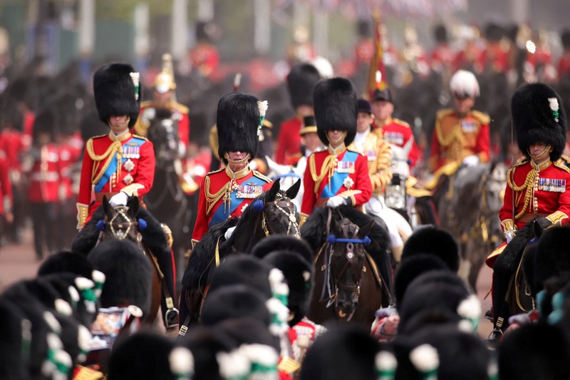 BRITAIN-ROYALS/KING-BIRTHDAY Britain's King Charles and other members of the British royal family ride down The Mall on the day of Trooping the Colour parade to honour the king's official birthday, in London, Britain, June 17, 2023. Sgt Donald C Todd/UK MoD/Handout via REUTERS THIS IMAGE HAS BEEN SUPPLIED BY A THIRD PARTY. MANDATORY CREDIT