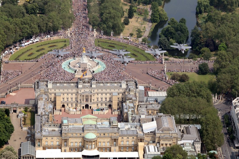 BRITAIN-ROYALS/KING-BIRTHDAY Britain's King Charles and other members of the British royal family ride down The Mall on the day of Trooping the Colour parade to honour the king's official birthday, in London, Britain, June 17, 2023. Sgt Donald C Todd/UK MoD/Handout via REUTERS THIS IMAGE HAS BEEN SUPPLIED BY A THIRD PARTY. MANDATORY CREDIT