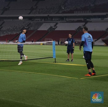 Potret Kiper Terbaik Piala Dunia Jajal Rumput Stadion GBK