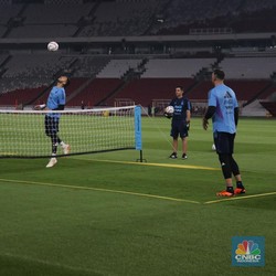 Potret Kiper Terbaik Piala Dunia Jajal Rumput Stadion GBK