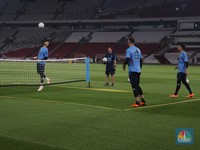 Potret Kiper Terbaik Piala Dunia Jajal Rumput Stadion GBK