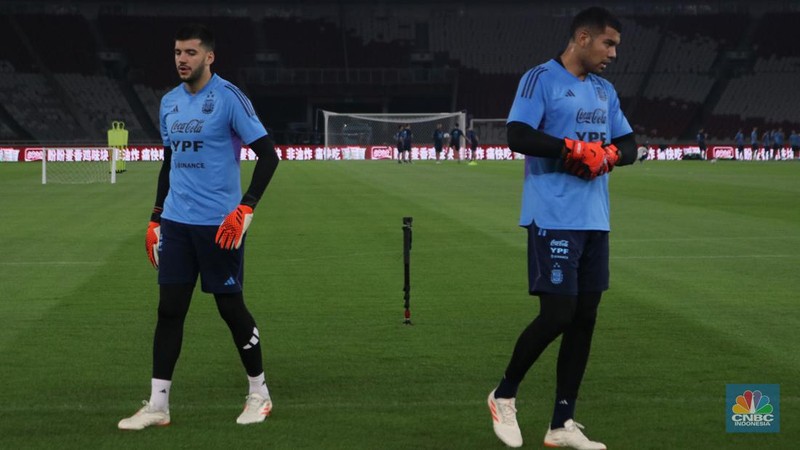 Tim Nasional (Timnas) Argentina menjalani latihan kedua di Stadion Utama Gelora Bung Karno (GBK), Minggu (18/6/2023) menjelang FIFA Matchday kontra Indonesia pada Senin (19/6/2023). (CNBC Indonesia/Rindi Salsabilla)