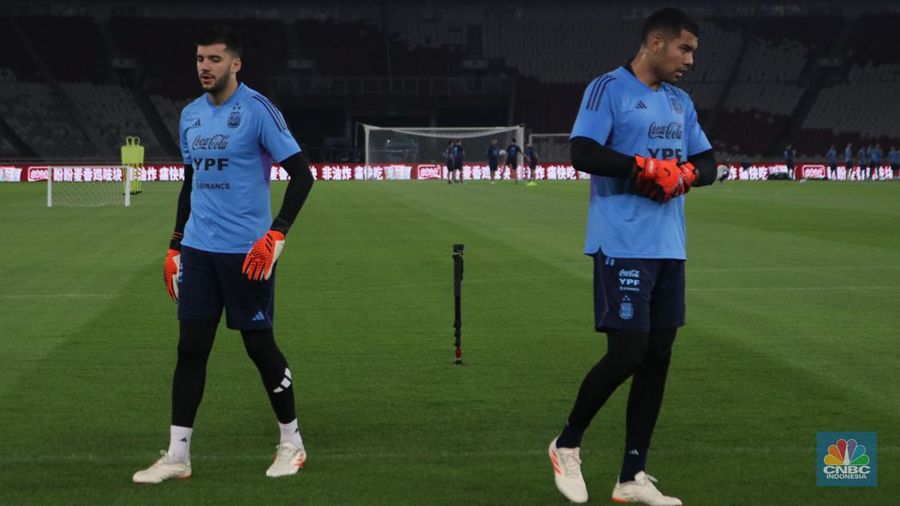 Tim Nasional (Timnas) Argentina menjalani latihan kedua di Stadion Utama Gelora Bung Karno (GBK), Minggu (18/6/2023) menjelang FIFA Matchday kontra Indonesia pada Senin (19/6/2023). (CNBC Indonesia/Rindi Salsabilla)