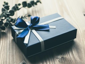 15+ Ide Kado Hari Guru untuk Laki-laki dan Perempuan