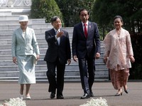 Cuma 3 Orang Ini Bisa Keliling Dunia Tanpa Paspor, Siapa?