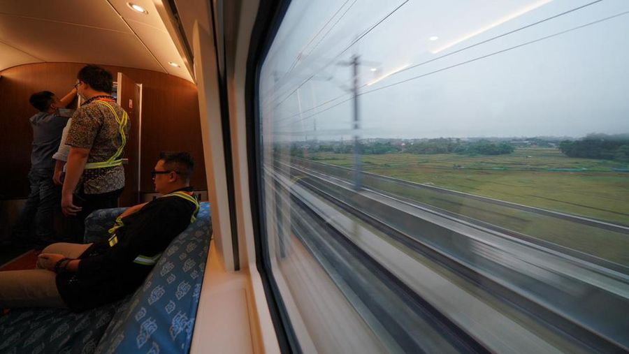 Kereta Cepat Jakarta Bandung ngebut 303 km/jam. (Dok. KCIC)