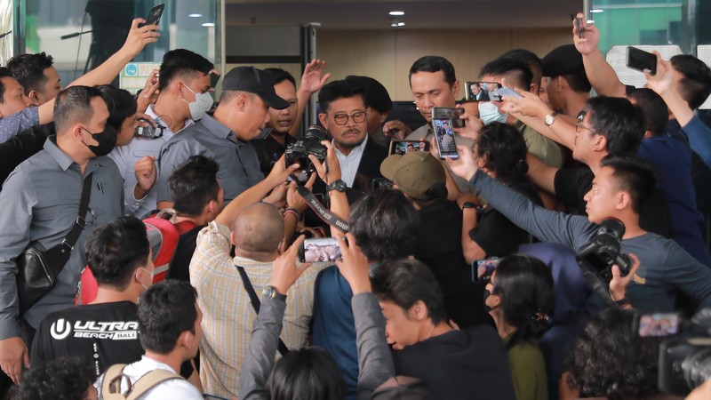 Menteri Pertanian Syahrul Yasin Limpo usai memenuhi panggilan Komisi Pemberantasan Korupsi (KPK), Senin (19/6/2023). (CNBC Indonesia Muhammad Sabki)