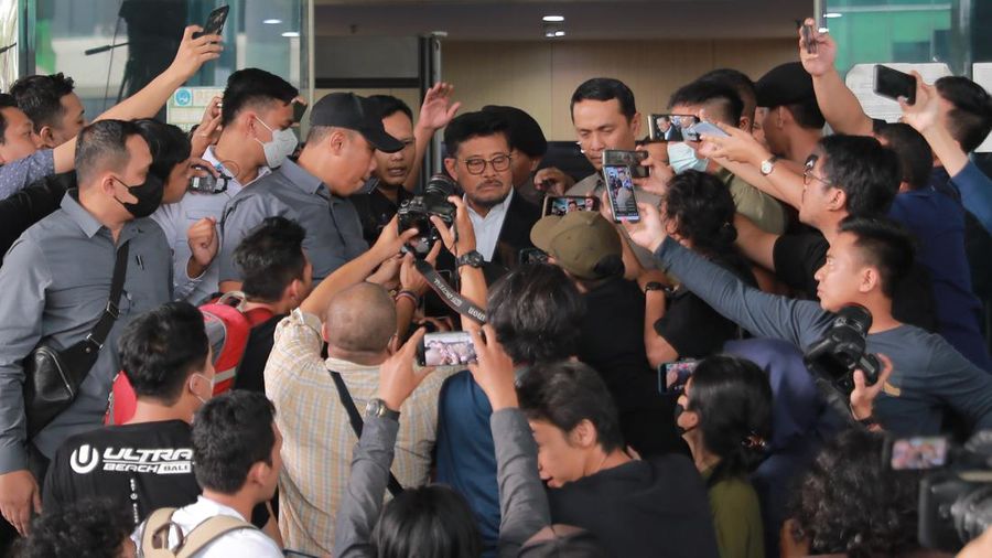 Menteri Pertanian Syahrul Yasin Limpo usai memenuhi panggilan Komisi Pemberantasan Korupsi (KPK), Senin (19/6/2023). (CNBC Indonesia Muhammad Sabki)