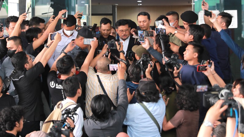 Menteri Pertanian Syahrul Yasin Limpo usai memenuhi panggilan Komisi Pemberantasan Korupsi (KPK), Senin (19/6/2023). (CNBC Indonesia Muhammad Sabki)