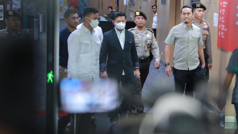 Menteri Pertanian Syahrul Yasin Limpo usai memenuhi panggilan Komisi Pemberantasan Korupsi (KPK), Senin (19/6/2023). (CNBC Indonesia Muhammad Sabki)