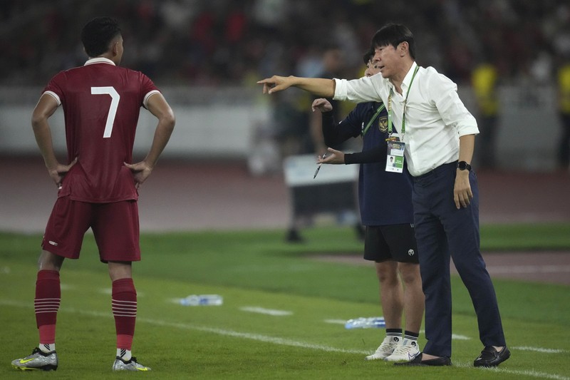 Tim Argentina berfoto bersama sebelum pertandingan persahabatan Argentina vs Indonesia di Stadion Gelora Bung Karno di Jakarta, Indonesia, 19 Juni 2023. Tim Argentina berfoto bersama sebelum pertandingan persahabatan Argentina vs Indonesia di Stadion Gelora Bung Karno di Jakarta, Indonesia, 19 Juni 2023. (REUTERS/Ajeng Dinar Ulfiana)