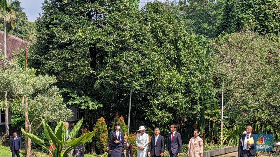 Presiden Joko Widodo terima kunjungan Kaisar Jepang Naruhito. (AP Photo/Achmad Ibrahim, Pool)