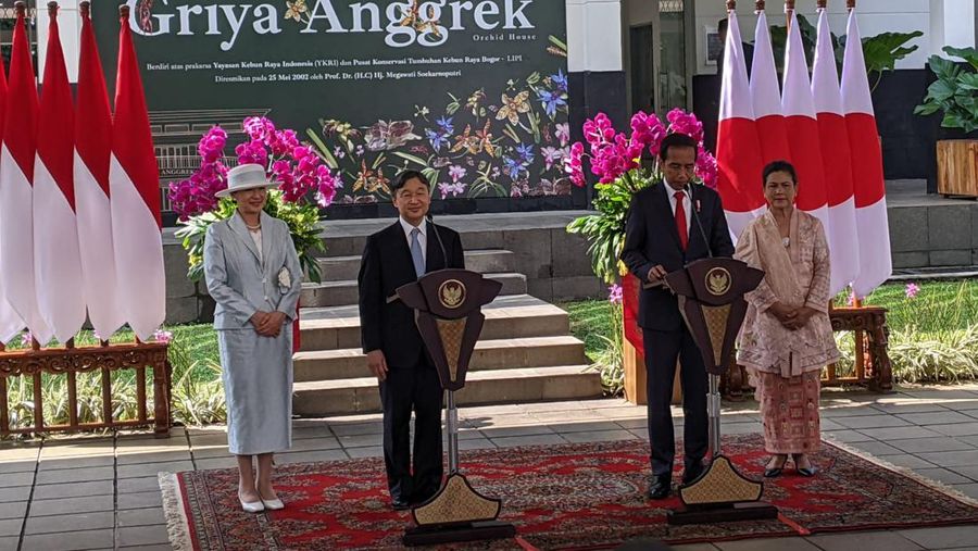 Presiden Joko Widodo terima kunjungan Kaisar Jepang Naruhito. (AP Photo/Achmad Ibrahim, Pool)