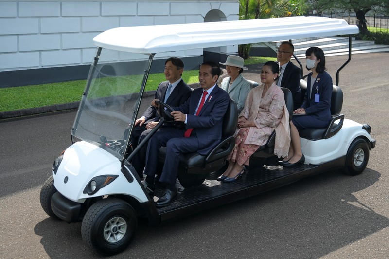 Presiden Joko Widodo terima kunjungan Kaisar Jepang Naruhito. (AP Photo/Achmad Ibrahim, Pool)