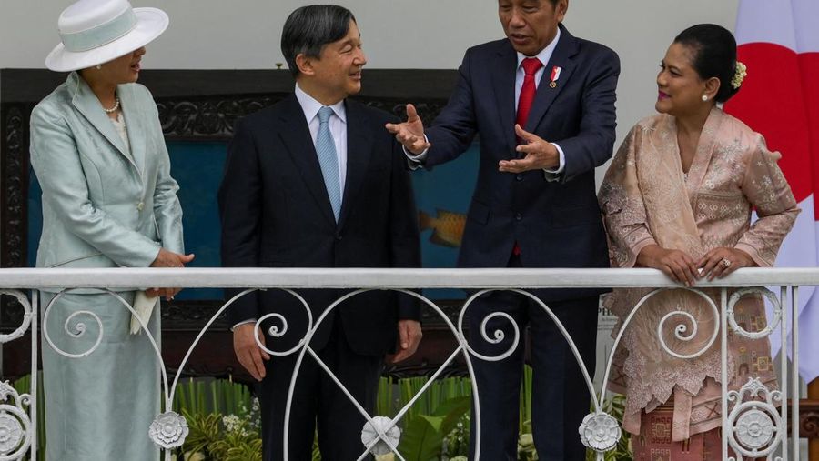 Presiden Joko Widodo terima kunjungan Kaisar Jepang Naruhito. (AP Photo/Achmad Ibrahim, Pool)