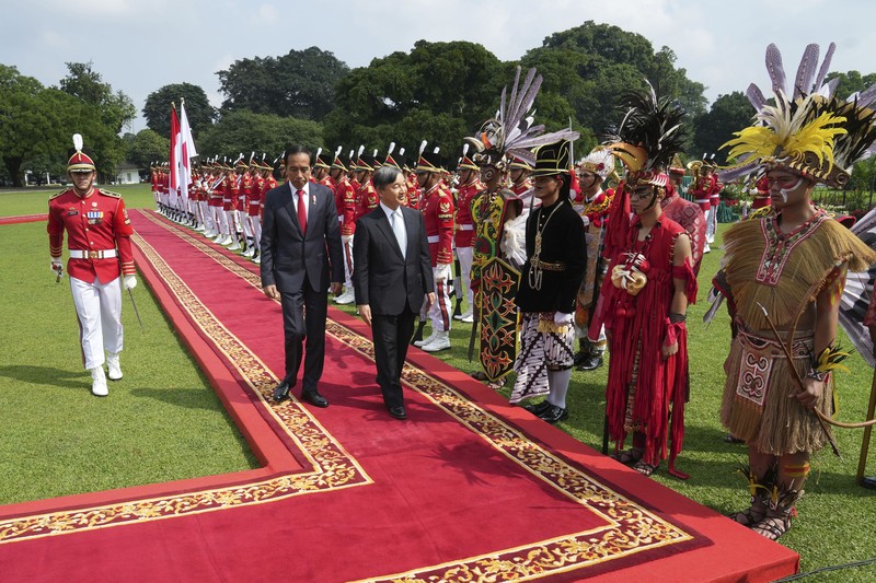 Presiden Joko Widodo terima kunjungan Kaisar Jepang Naruhito. (AP Photo/Achmad Ibrahim, Pool)