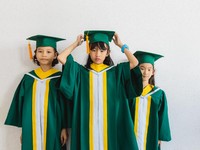 Biaya Wisuda TK - SMA Bikin Nangis, Wajib Gak Sih Diikuti?