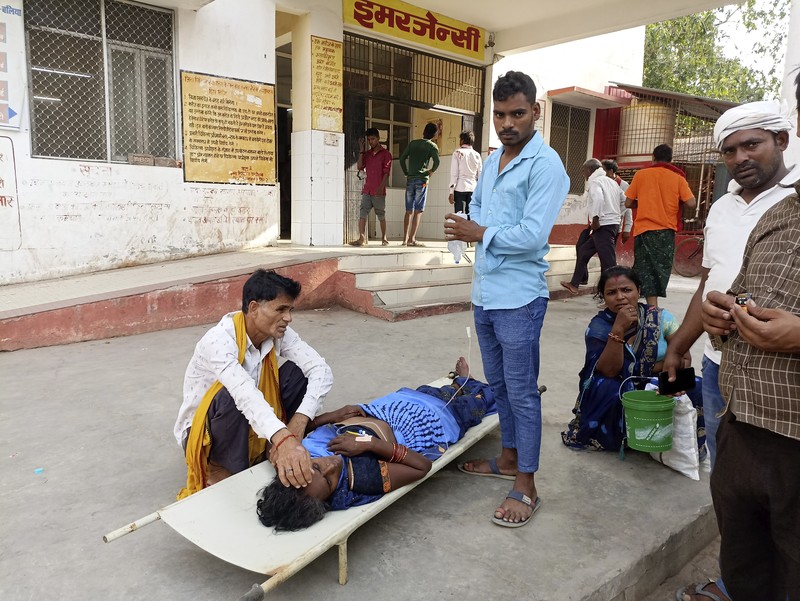 Warga berkativitas ditengah gelombang panas di distrik Lalitpur di negara bagian Uttar Pradesh Utara, India. Warga berkativitas ditengah gelombang panas di distrik Lalitpur di negara bagian Uttar Pradesh Utara, India. (AP Photo/Rajesh Kumar Singh)