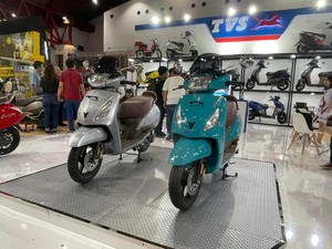 Beli Motor TVS, STNK-nya Turun Berapa Lama?