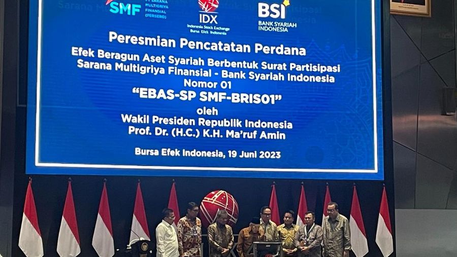Wakil Presiden Ma’ruf Amin ikut meresmikan pencatatan perdana EBAS SP Bank Syariah Indonesia (BRIS) di Bursa Efek Indonesia, Jakarta, Senin (19/6). (CNBC Indonesia/Romys Binekasri)