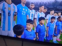 Jan Ethes Jadi Pendamping Kiper Argentina, Eh Salah Sepatu