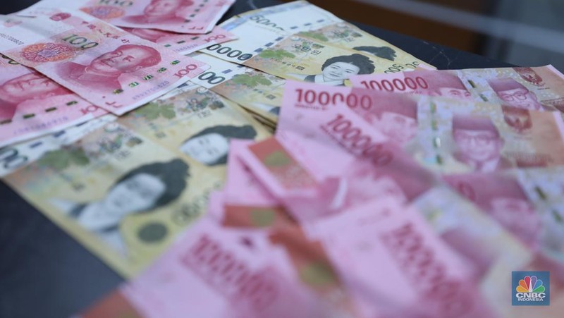 Suasana DolarAsia Money Changer di Kawasan Jakarta, Selasa (20/6/2023). (CNBC Indonesia/Tri Susilo)