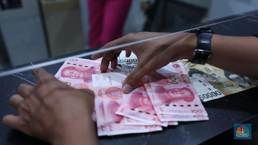 Mata uang Rupiah, Yuan, dan Won. (CNBC Indonesia/Tri Susilo)