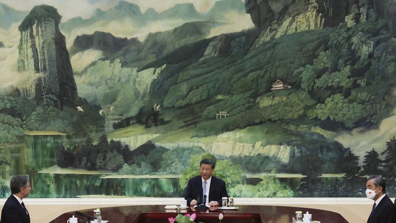 Menteri Luar Negeri AS Antony Blinken bertemu dengan Presiden Tiongkok Xi Jinping di Aula Besar Rakyat di Beijing, Tiongkok, Senin (19/6/2023). (Leah Millis/Pool Photo via AP)