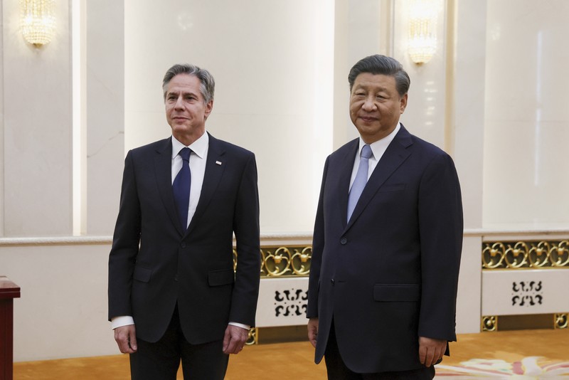 Menteri Luar Negeri AS Antony Blinken bertemu dengan Presiden Tiongkok Xi Jinping di Aula Besar Rakyat di Beijing, Tiongkok, Senin (19/6/2023). (Leah Millis/Pool Photo via AP)