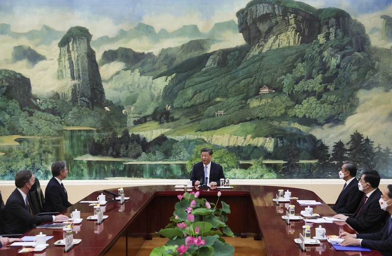 Menteri Luar Negeri AS Antony Blinken bertemu dengan Presiden Tiongkok Xi Jinping di Aula Besar Rakyat di Beijing, Tiongkok, Senin (19/6/2023). (Leah Millis/Pool Photo via AP)