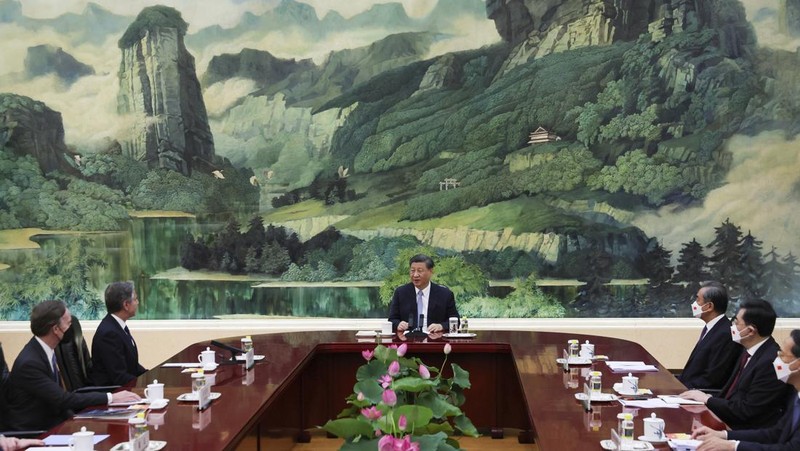 Menteri Luar Negeri AS Antony Blinken bertemu dengan Presiden Tiongkok Xi Jinping di Aula Besar Rakyat di Beijing, Tiongkok, Senin (19/6/2023). (Leah Millis/Pool Photo via AP)