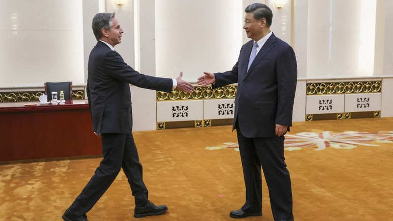 Menteri Luar Negeri AS Antony Blinken bertemu dengan Presiden Tiongkok Xi Jinping di Aula Besar Rakyat di Beijing, Tiongkok, Senin (19/6/2023). (Leah Millis/Pool Photo via AP)