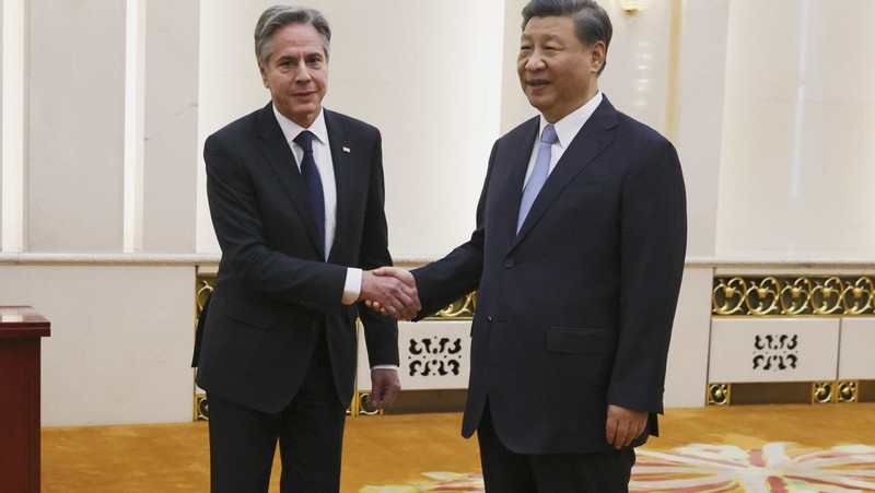 Menteri Luar Negeri AS Antony Blinken bertemu dengan Presiden Tiongkok Xi Jinping di Aula Besar Rakyat di Beijing, Tiongkok, Senin (19/6/2023). (Leah Millis/Pool Photo via AP)